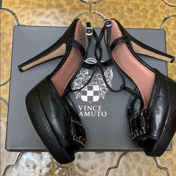 Heels - Picture 2 of 4